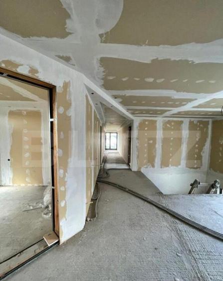 Apartament cu destinatii multiple, semifinisat, 227 mp, zona - 13