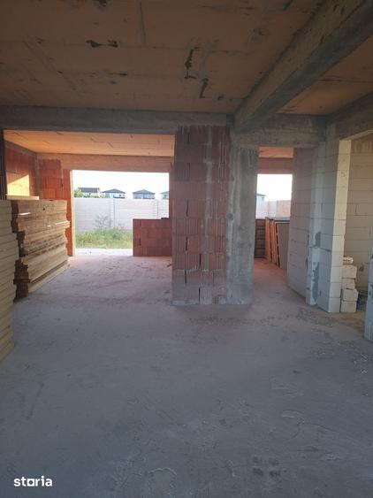 Casă cu 5 camere cu Teren 300 Mp în Malu Mare