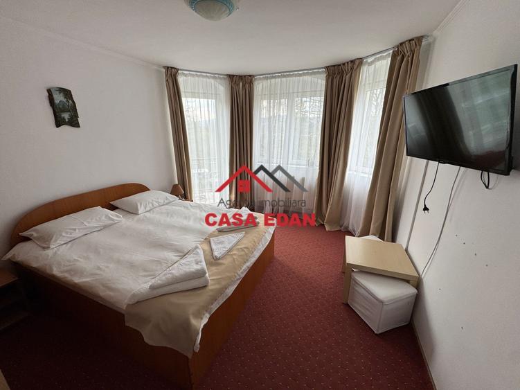 Casă individuală cu 12 camere cu Teren 13489 Mp în Breaza
