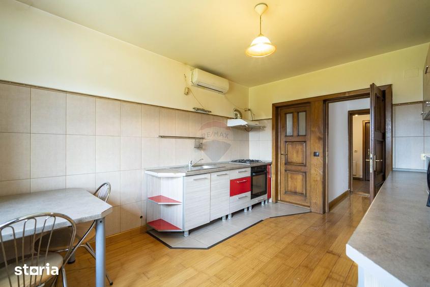 Casă cu 6 camere cu Teren 501 Mp în Sântandrei