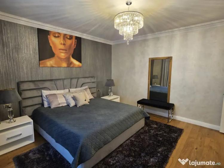 Casă cu 7 camere cu Teren 800 Mp în Central