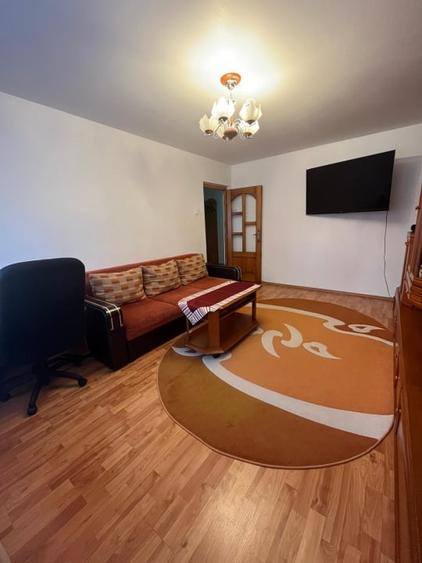 Apartament cu 3 camere decomandat, mobilat în Bogdan Vodă