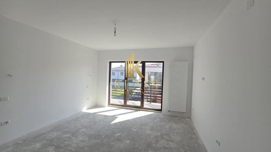 Apartament cu 4 camere decomandat în Odăi