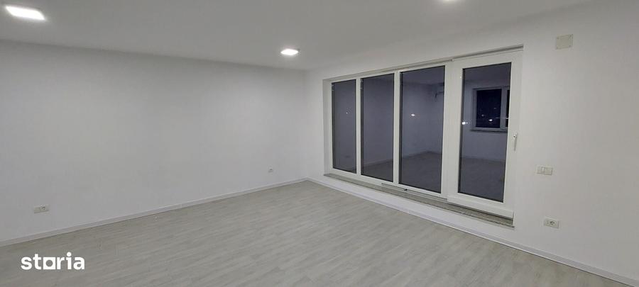 Casă cu 7 camere cu Teren 300 Mp în Odăile