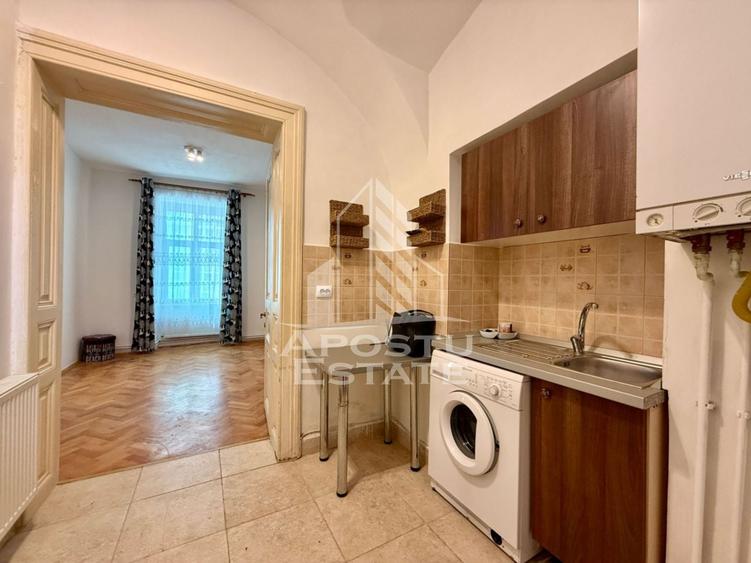 Apartament cu 2 camere nedecomandat, mobilat în P-ța Unirii