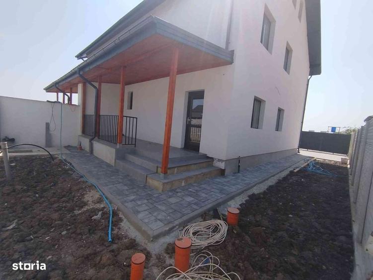 Casă cu 4 camere cu Teren 250 Mp în Central