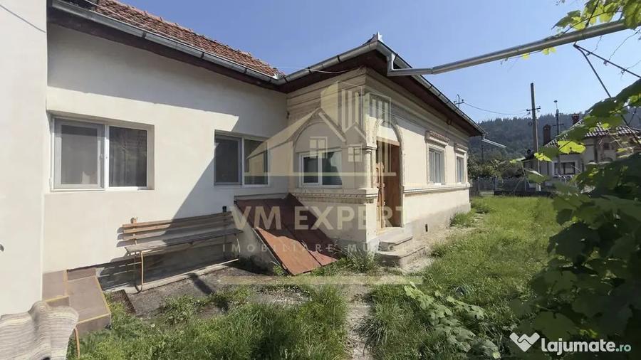 Casă cu 4 camere cu Teren 1316 Mp în Lerești