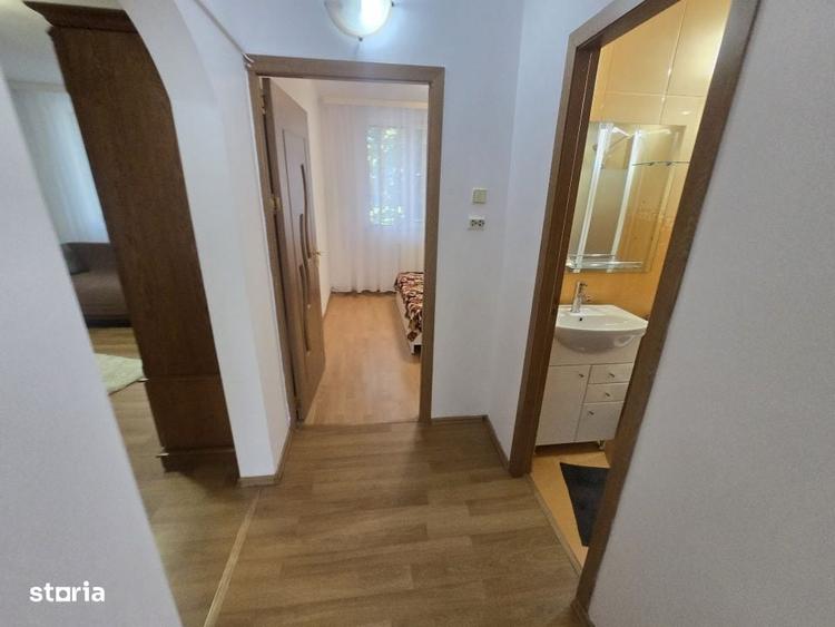 Apartament cu 3 camere semidecomandat în Negru Vodă