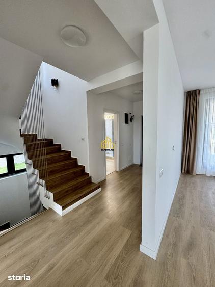 Casă cu 4 camere cu Teren 400 Mp în Domnești