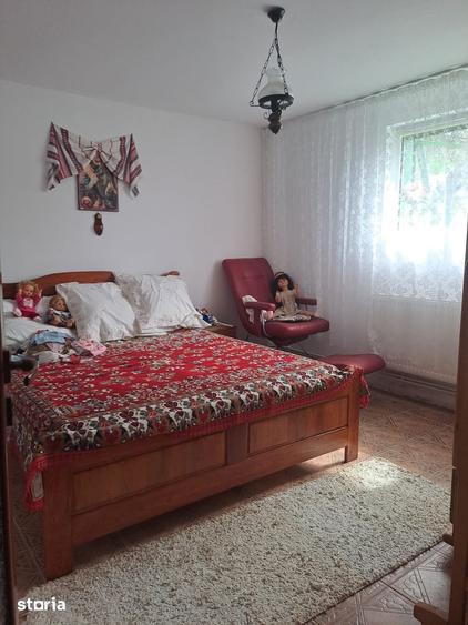 Casă cu 4 camere cu Teren 800 Mp în Stâlpeni