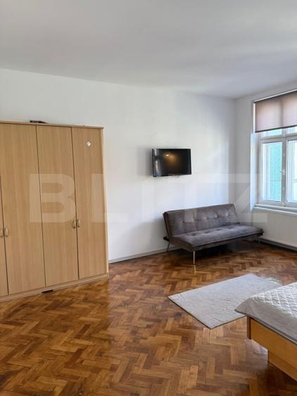 Apartament cu 2 camere semidecomandat, mobilat în Central