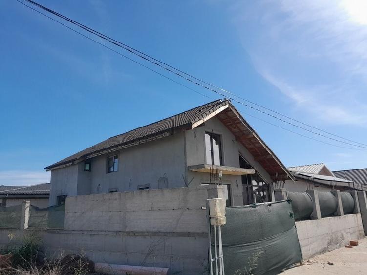 Casă cu 4 camere în Malu Mare