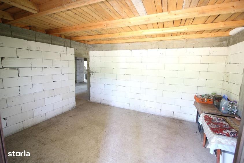 Casă cu 4 camere în Odaia Manolache