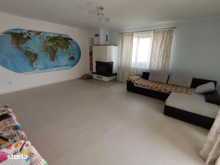 Casă cu 4 camere decomandat în Central