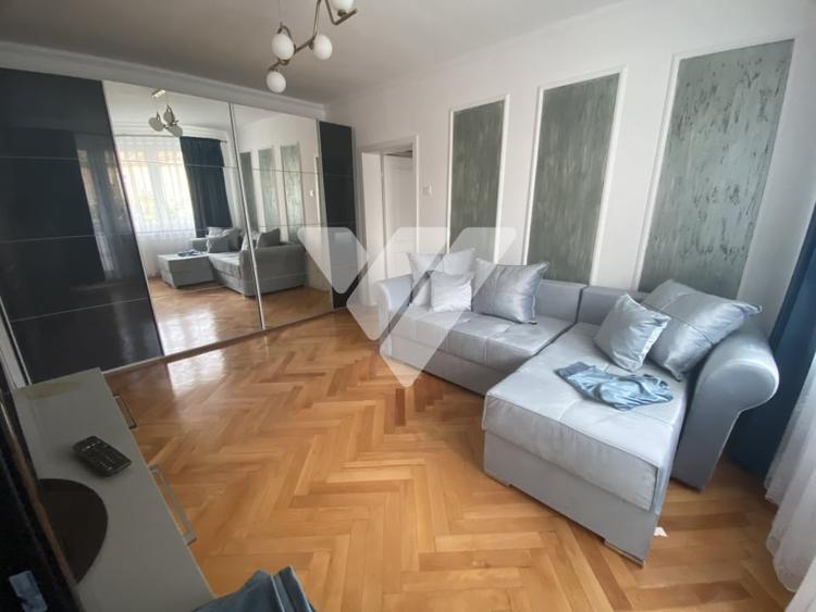 Apartament cu 2 camere semidecomandat, mobilat în Central