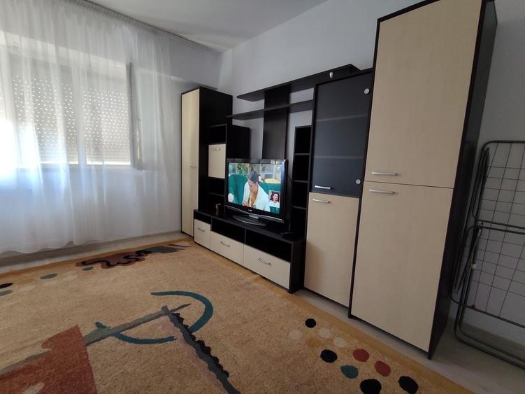 Garsonieră decomandată în Central