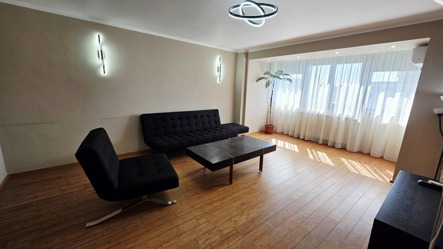 Apartament cu 3 camere decomandat, mobilat în Decebal