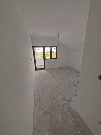 Duplex cu 3 dormitoare, 1 living, 2 bai, 1 bucatarie,terasa ?i curte. - 2