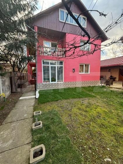 Casă individuală cu 7 camere cu Teren 300 Mp în Cetății