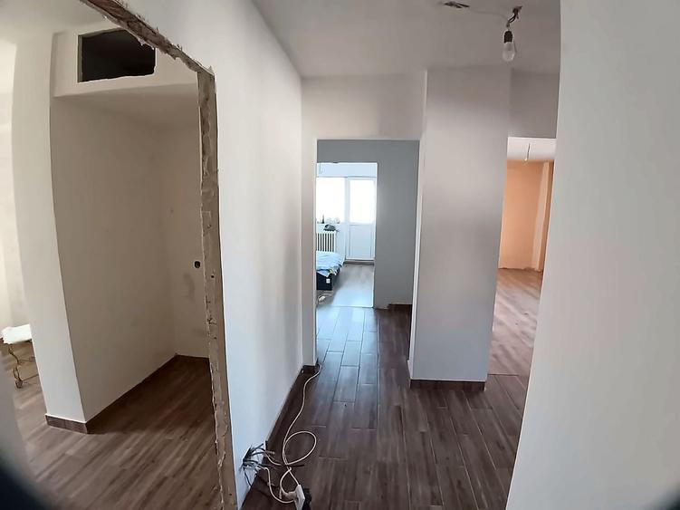 Apartament cu 4 camere decomandat în Pantelimon