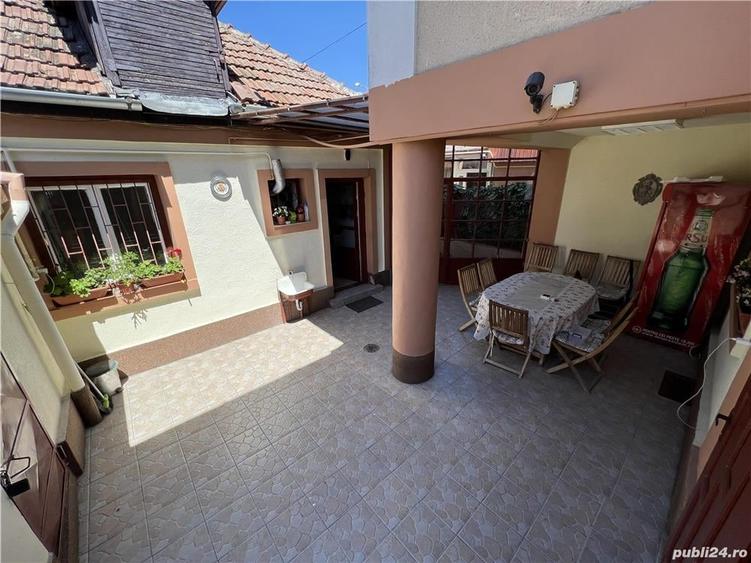 Casă cu 6 camere în Lipovei