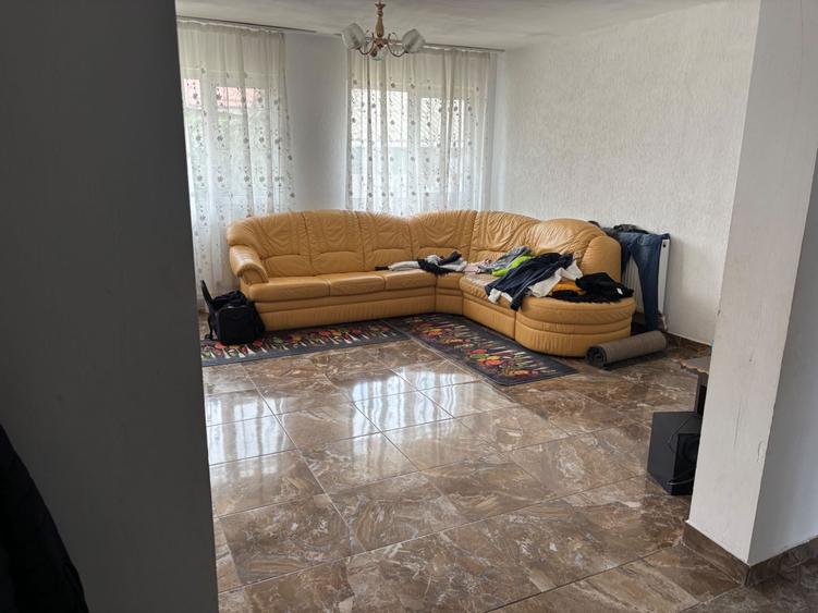 Vand casa cu teren - 2