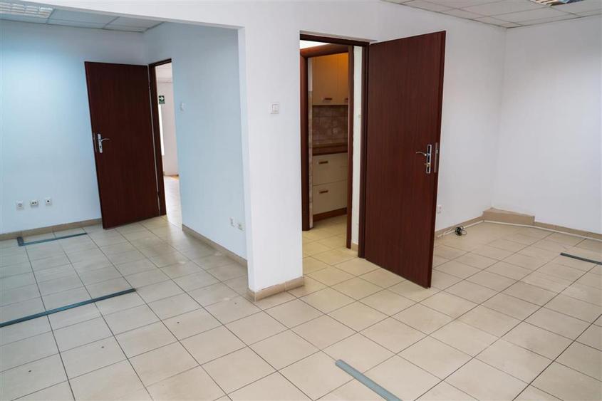 Hala industriala depozitare+ Birouri,425 mp, acces tir - Dorobantilor - 13