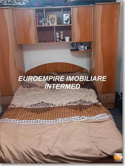 Garsoniera decomandata ,zona Far - 6