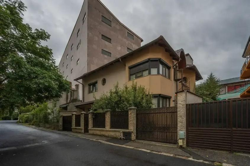 Vila de Lux ideal familie / sediu de firma in zona centrala - 30