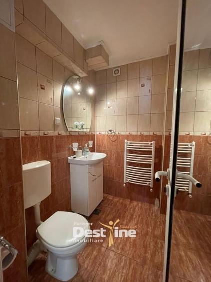 Inchiriez apartament 4 camere in zonǎ centralǎ, Piatra Neamt - 10