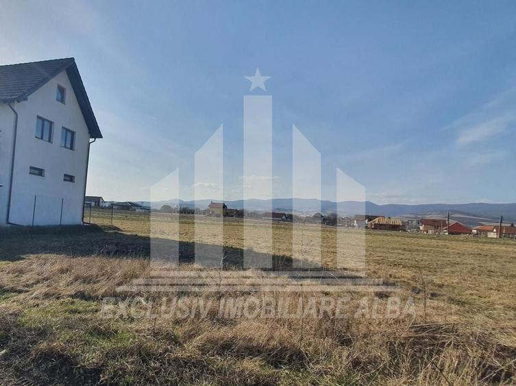 Teren intravilan | 1100 mp | 32 ml deschidere | Partos - 1