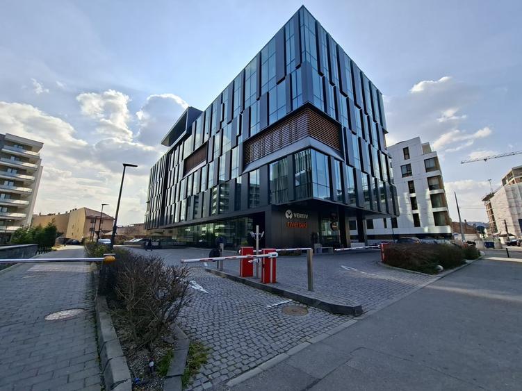 Spațiu comercial de închiriat – 110 mp – zonă centrală, exclusivistă – parcare - 8