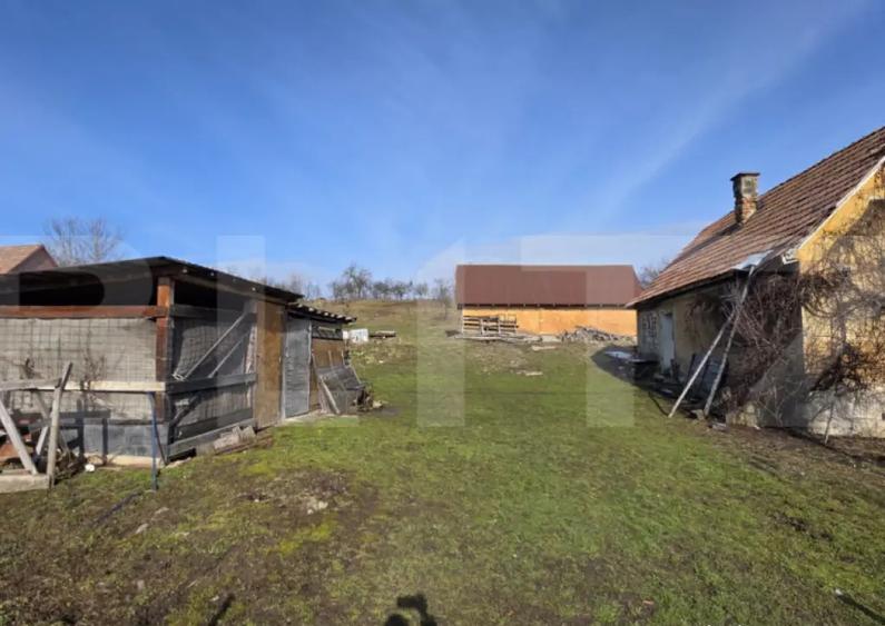 Casa cu teren 3.800 mp, cu 35 m front stradal, la 10 km de B - 5