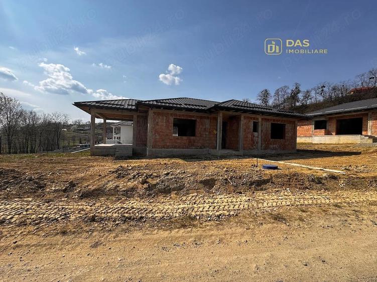 Casa pe un nivel, constructie la rosu situata in Grosi - 5