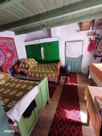 De vanzare casa batraneasca in comuna Valea Ursului , teren 2600mp - 4
