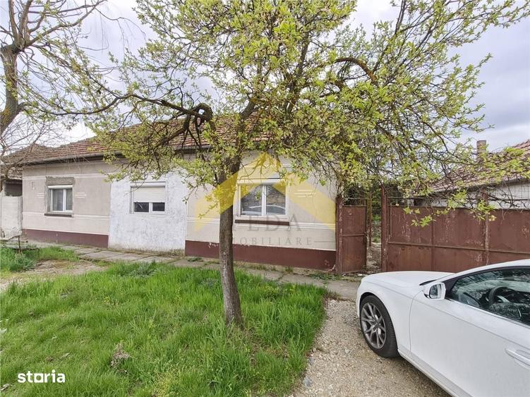Casa la sol de vanzare in orasul Santana - 1