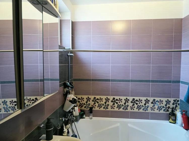 Apartament cu 3 camere semidecomandat, mobilat în Florești