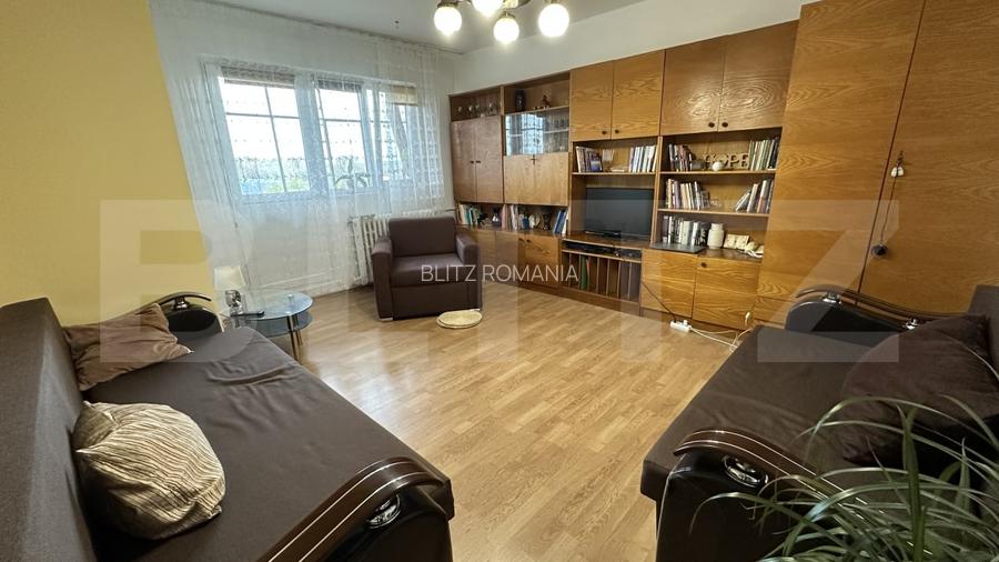 Apartament decomandat cu trei camere si doua bai, zona Iosia