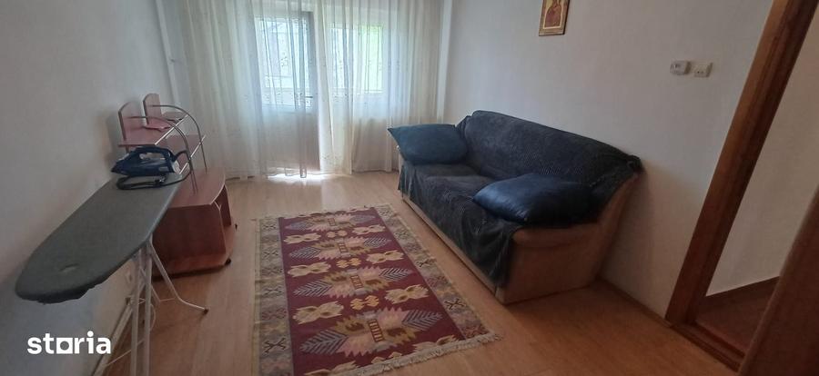 Apartament cu 3 camere decomandat în Traian
