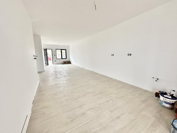 Duplex pe parter cu 3 camere - Bucovat - 3