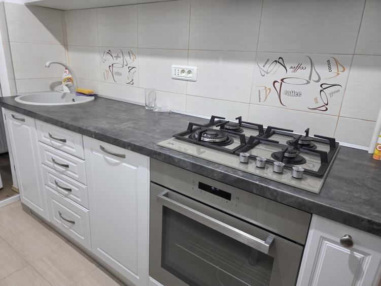 Vand apartament 3 camere decomandat Tractorul cu loc de parcare - 1