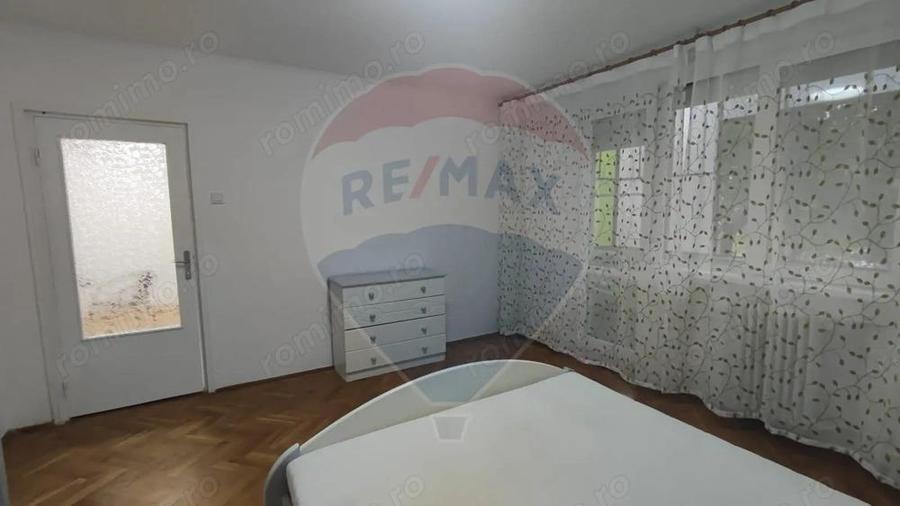 De inchiriat apartament 3 camere spatios etaj 1 Splaiul Crisanei - 18