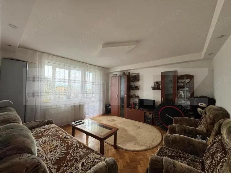 Apartament de vanzare, cu 3 camere decomandat, 61 mp, zona Progresul - 12