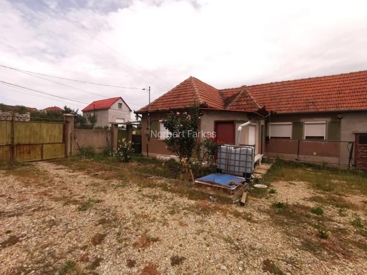 Casa individuala de vanzare in Saldabagiu de Munte, posibilitate de parcelare. Casa individuala de vanzare in Saldabagiu de Munte, posibilitate de parcelare.