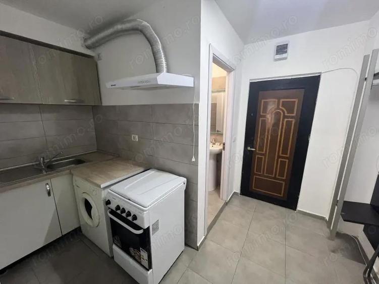 Garsoniera renovata, zona Insula - 1