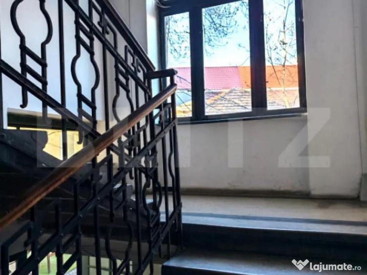 Cladire istorica, apartament 2 dormitoare, decomandat, zona - 6