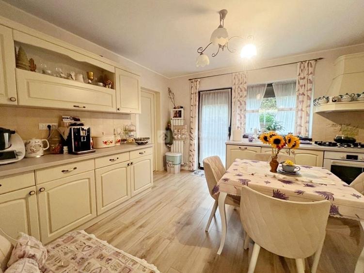 Eleganta si confortul se intalnesc aici! Proprietate superba de vanzare - 6