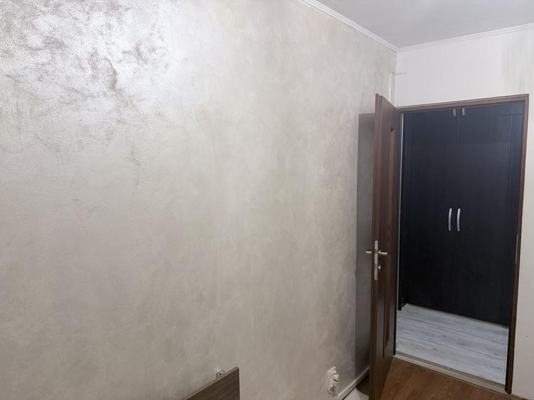 Apartament cu 3 camere decomandat în Nicolina