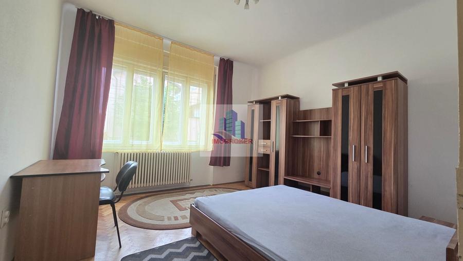 Casă cu 3 camere cu Canalizare în Central