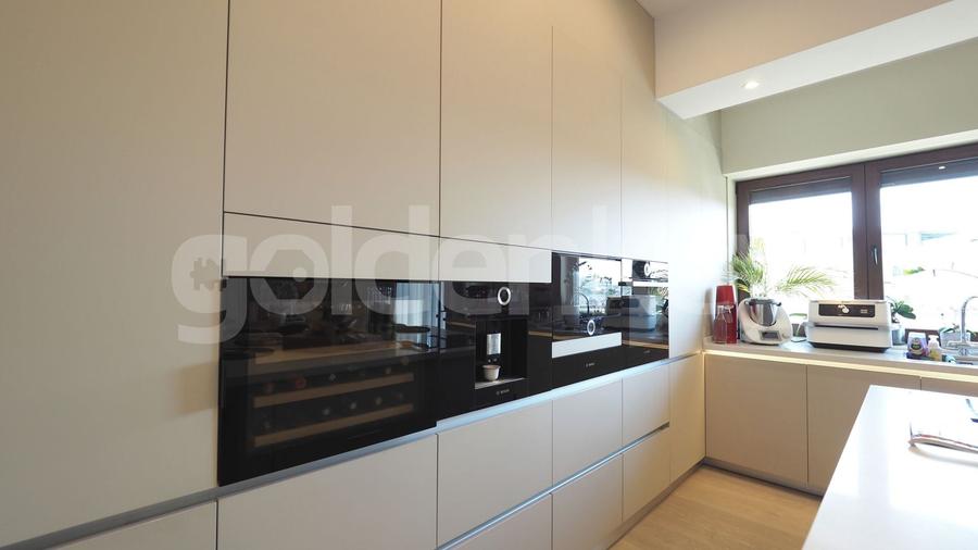 Apartament cu 4 camere decomandat, mobilat în Herăstrău